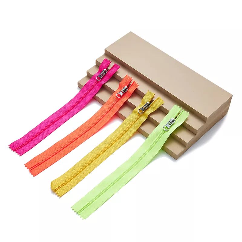 軽量ナイロンジッパー